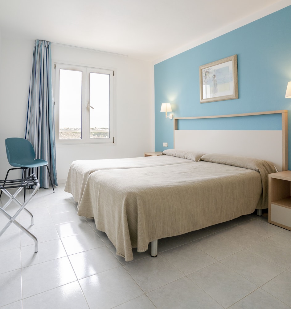 Aparthotel Seth Isla Paraiso — Hotel rooms in Arenal d'en Castell, Balearic Islands
