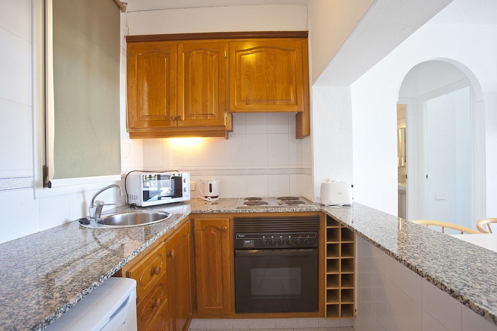 Aparthotel Seth Isla Paraiso — Hotel rooms in Arenal d'en Castell, Balearic Islands