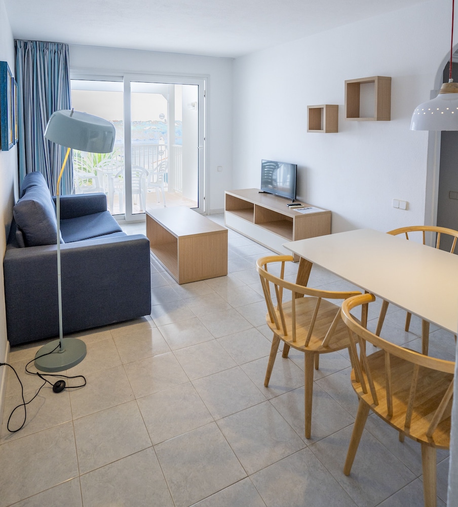 Aparthotel Seth Isla Paraiso — Hotel rooms in Arenal d'en Castell, Balearic Islands