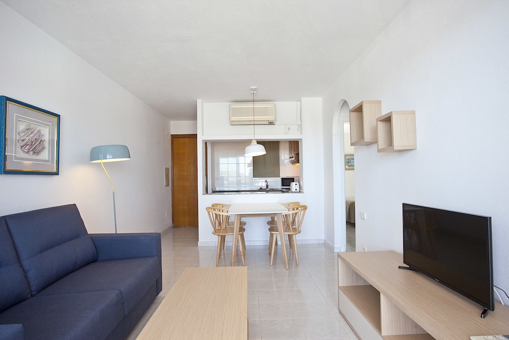 Aparthotel Seth Isla Paraiso — Hotel rooms in Arenal d'en Castell, Balearic Islands