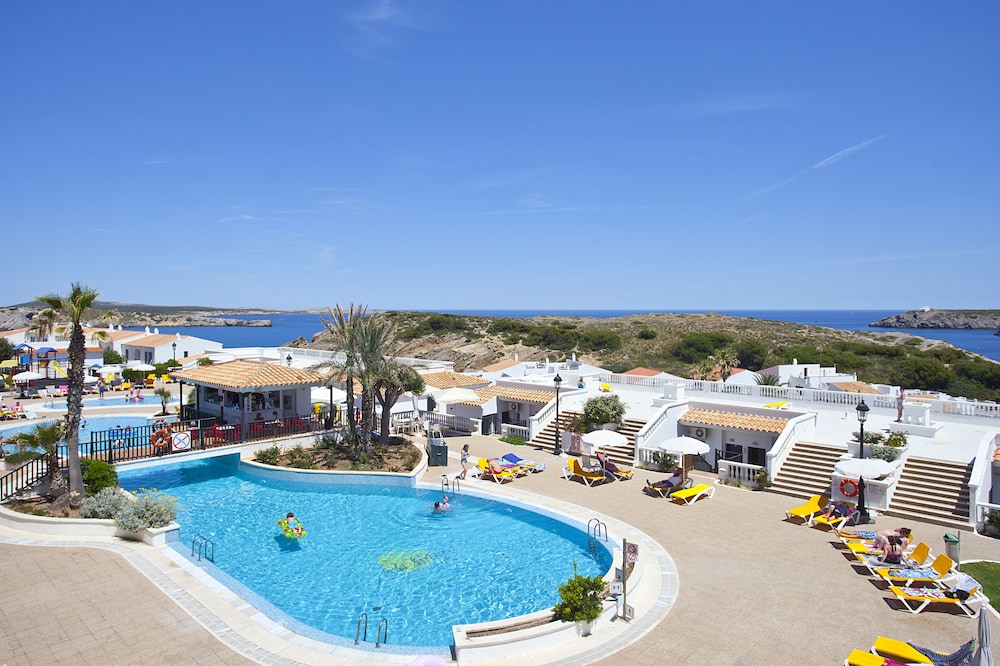 Aparthotel Seth Isla Paraiso — Swimming pool in Arenal d'en Castell, Balearic Islands