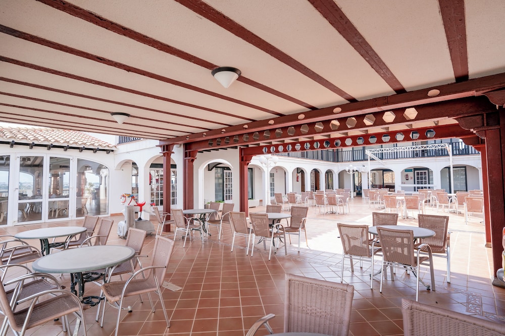 Aparthotel Seth Isla Paraiso — Restaurant & bars in Arenal d'en Castell, Balearic Islands