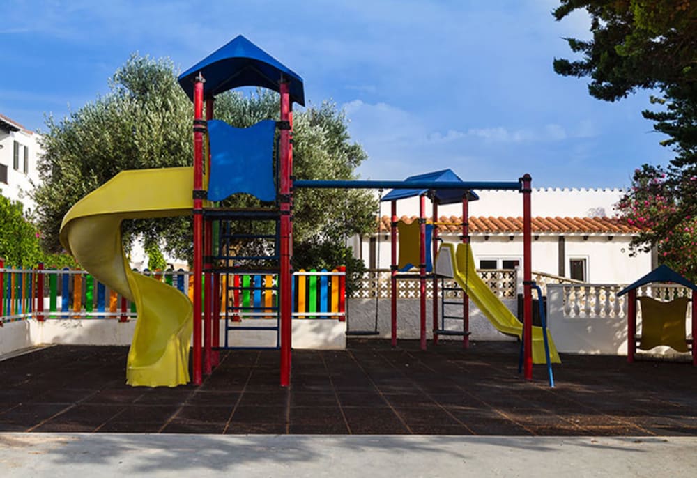 Aparthotel Seth Isla Paraiso — Attractions for children in Arenal d'en Castell, Balearic Islands