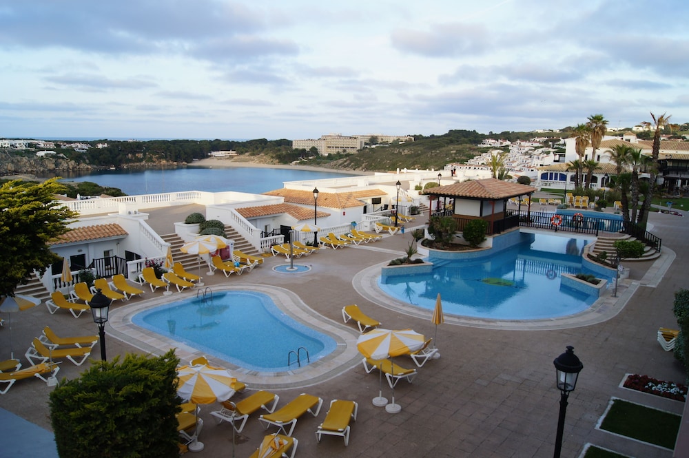 Aparthotel Seth Isla Paraiso — Swimming pool in Arenal d'en Castell, Balearic Islands