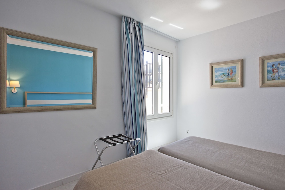 Aparthotel Seth Isla Paraiso — Hotel rooms in Arenal d'en Castell, Balearic Islands