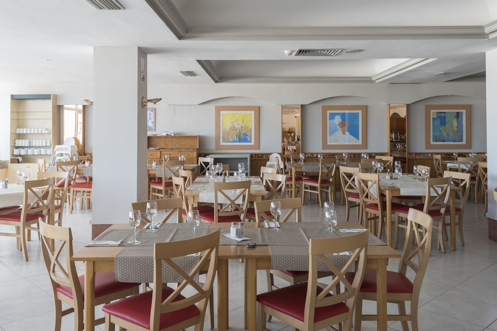 Aparthotel Seth Isla Paraiso — Restaurant & bars in Arenal d'en Castell, Balearic Islands