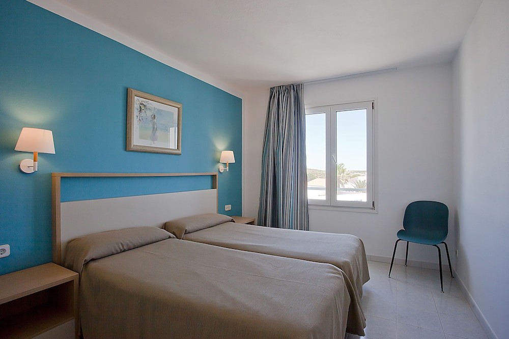 Aparthotel Seth Isla Paraiso — Hotel rooms in Arenal d'en Castell, Balearic Islands
