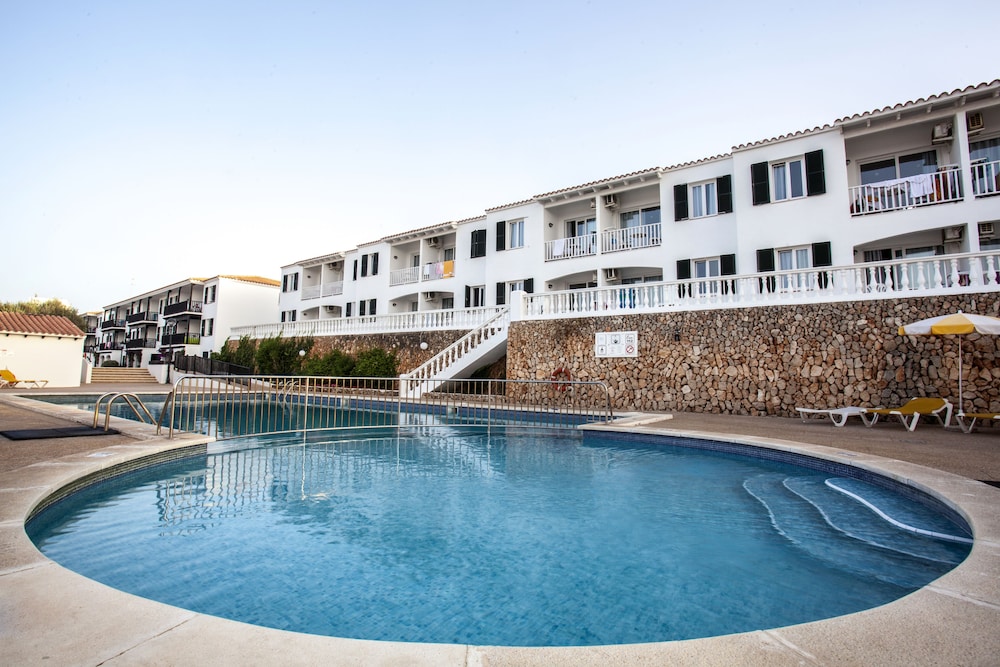 Aparthotel Seth Isla Paraiso — Swimming pool in Arenal d'en Castell, Balearic Islands