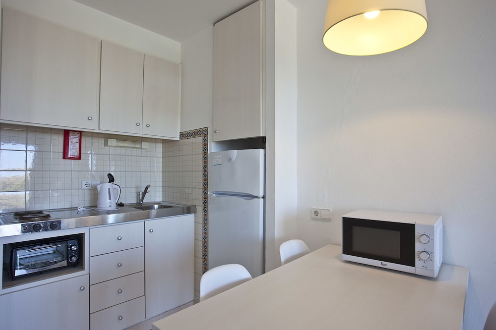 Aparthotel Seth Isla Paraiso — Hotel rooms in Arenal d'en Castell, Balearic Islands