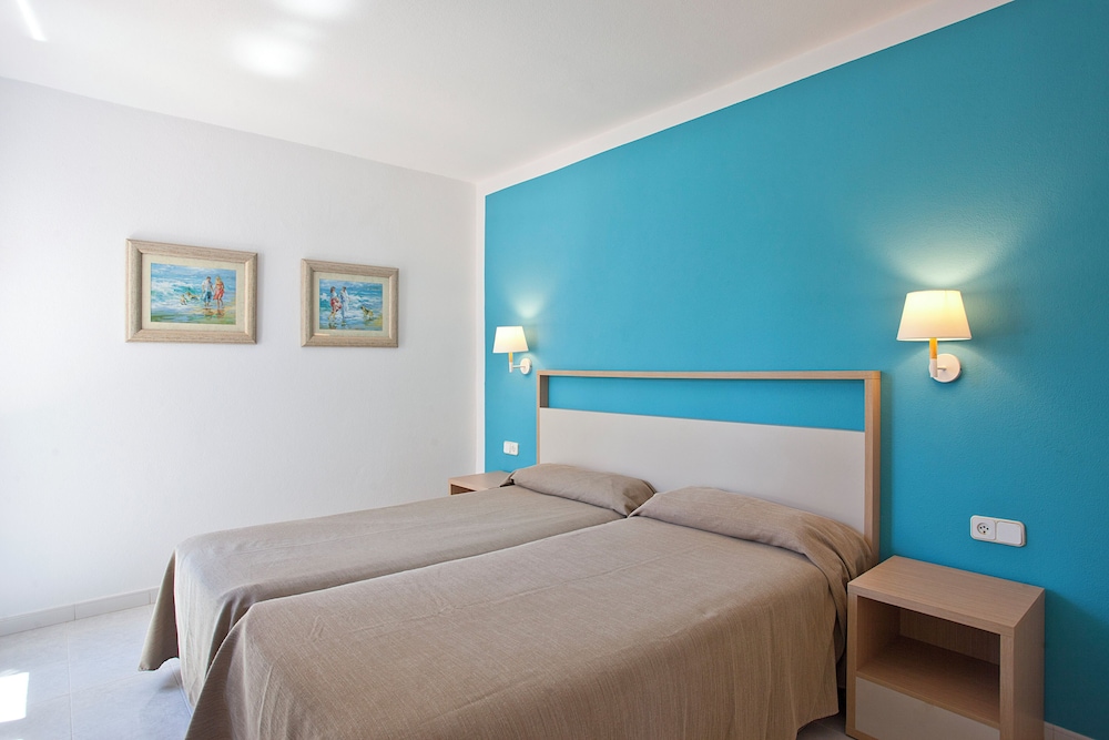 Aparthotel Seth Isla Paraiso — Hotel rooms in Arenal d'en Castell, Balearic Islands