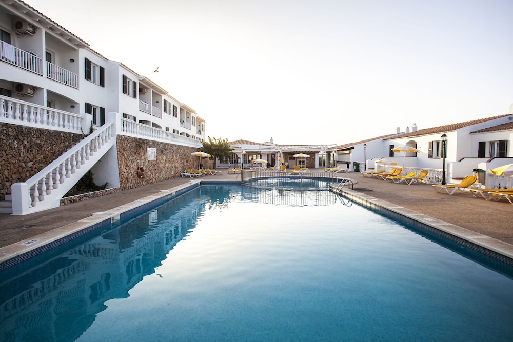 Aparthotel Seth Isla Paraiso — Swimming pool in Arenal d'en Castell, Balearic Islands