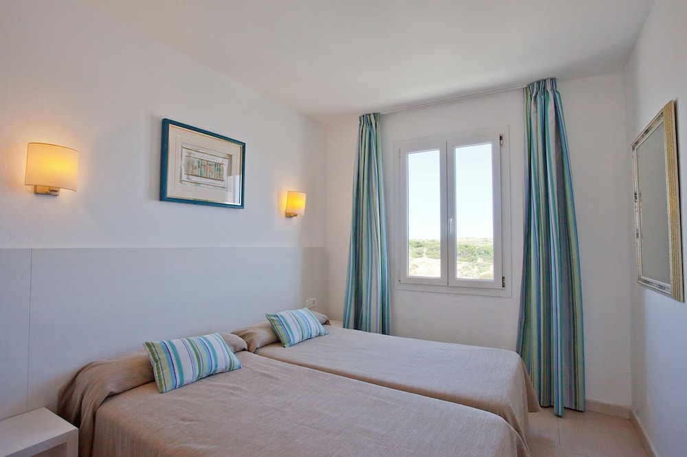 Aparthotel Seth Isla Paraiso — Hotel rooms in Arenal d'en Castell, Balearic Islands