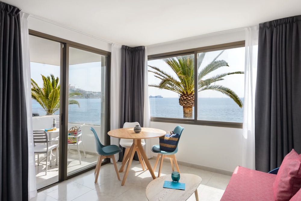 Apartamentos Vibra Jabeque Soul — Hotel rooms in Playa d'en Bossa, Balearic Islands
