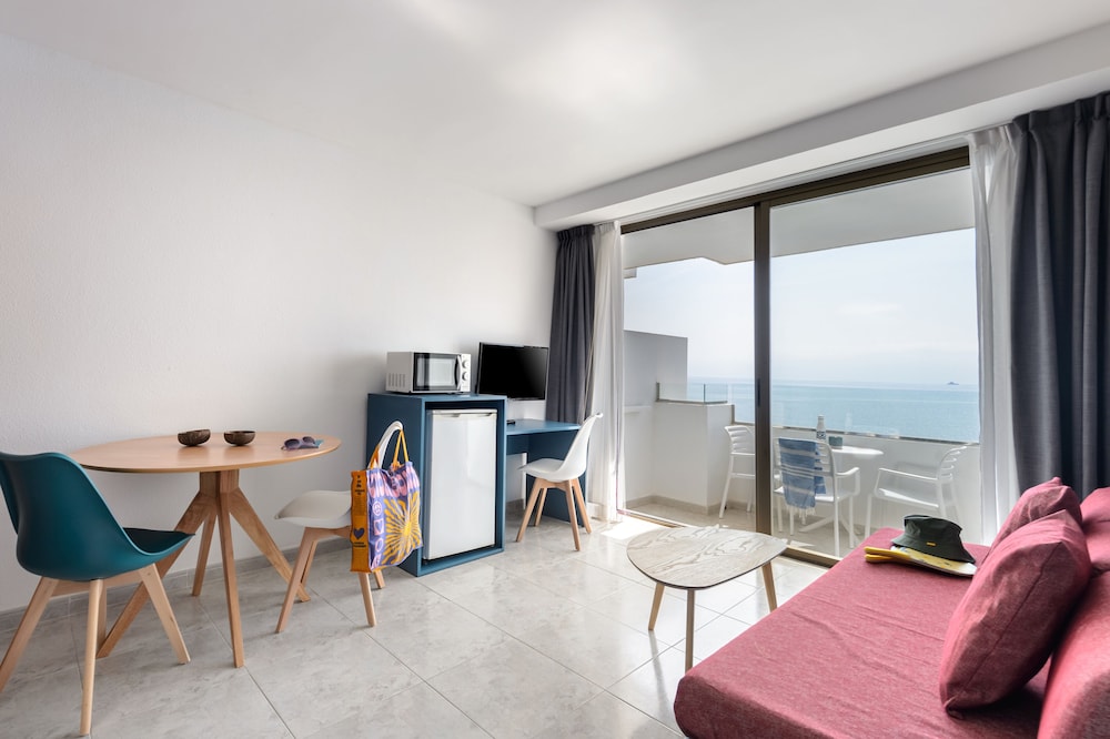 Apartamentos Vibra Jabeque Soul — Hotel rooms in Playa d'en Bossa, Balearic Islands