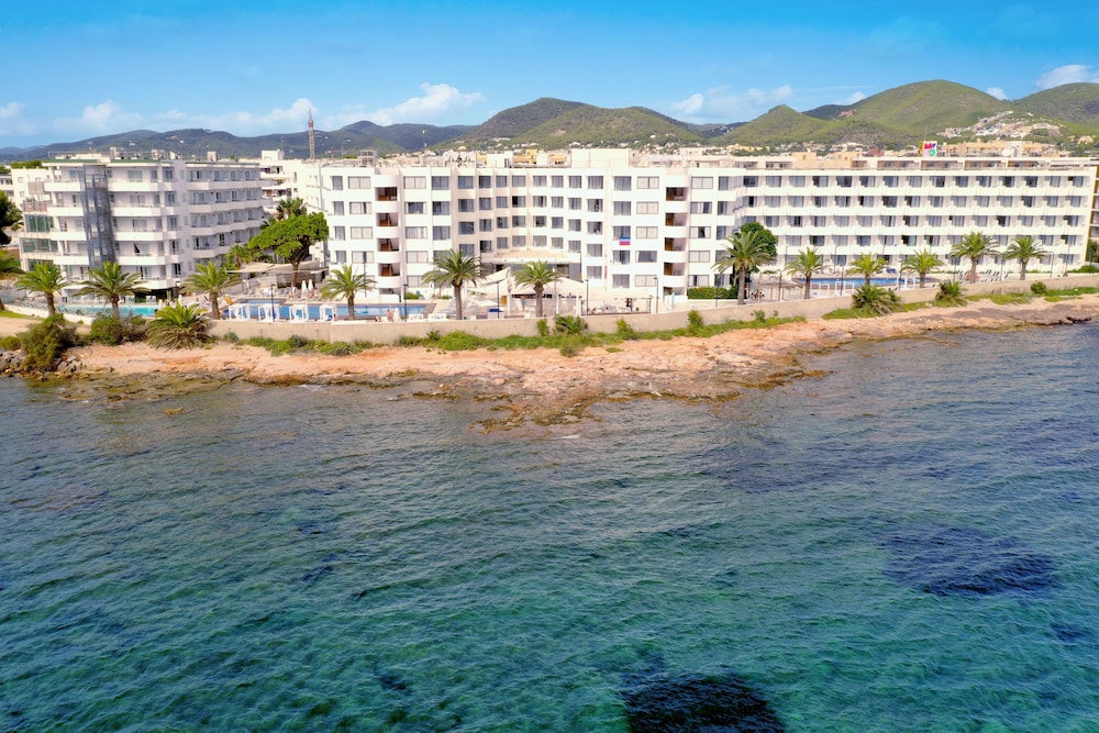 Apartamentos Vibra Jabeque Soul — Hotel building in Playa d'en Bossa, Balearic Islands