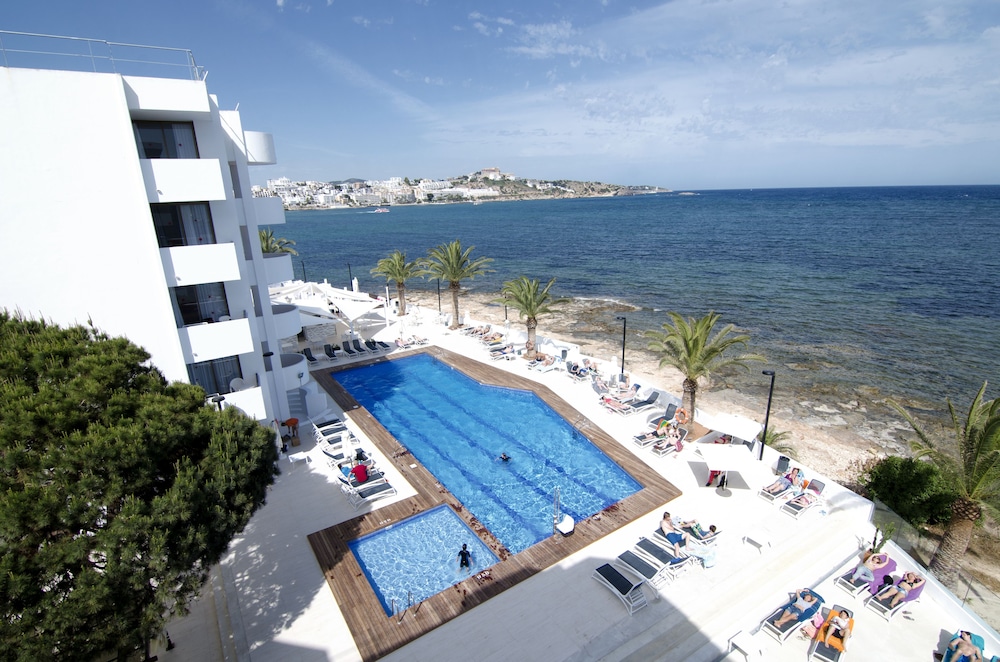 Apartamentos Vibra Jabeque Soul — Main photo in Playa d'en Bossa, Balearic Islands