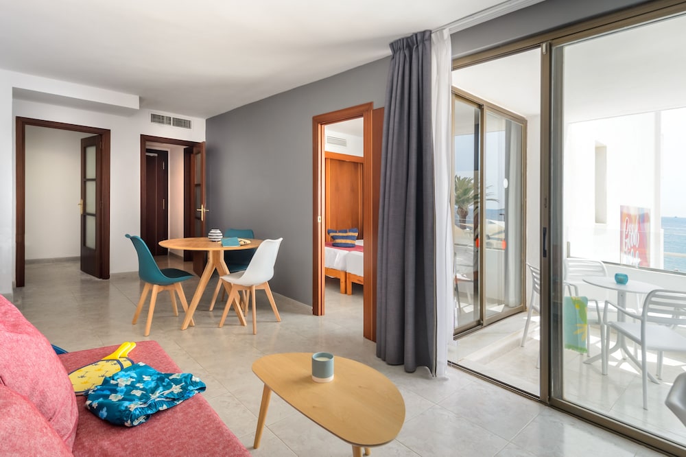 Apartamentos Vibra Jabeque Soul — Hotel rooms in Playa d'en Bossa, Balearic Islands