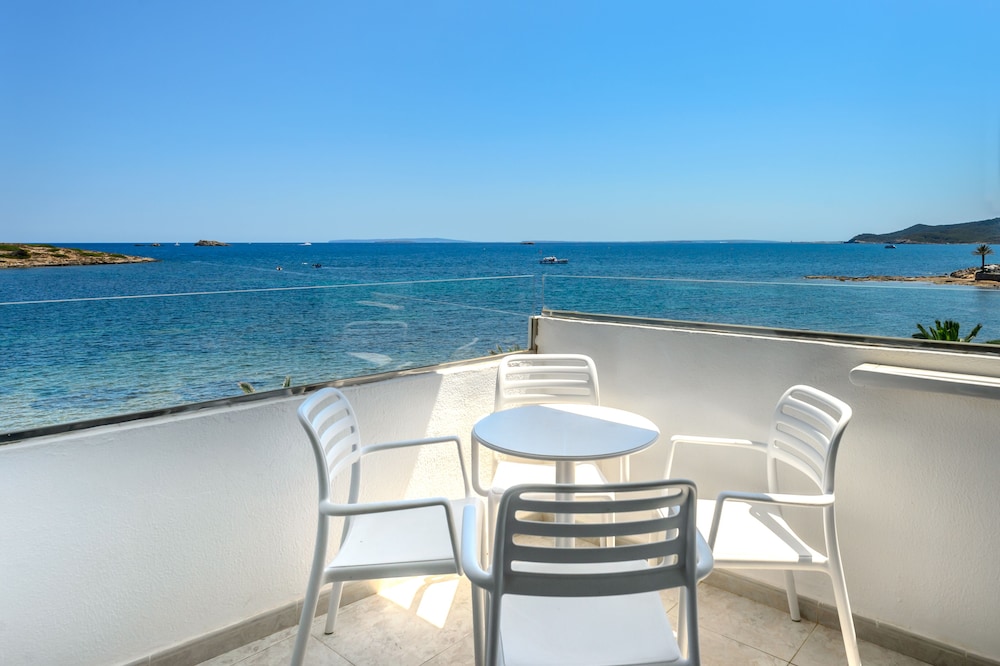 Apartamentos Vibra Jabeque Soul — Hotel rooms in Playa d'en Bossa, Balearic Islands
