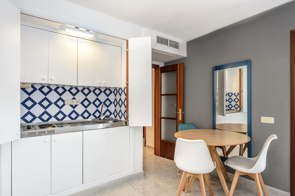 Apartamentos Vibra Jabeque Soul — Hotel rooms in Playa d'en Bossa, Balearic Islands