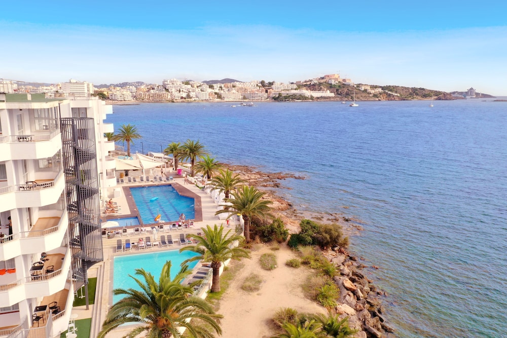 Apartamentos Vibra Jabeque Soul — Swimming pool in Playa d'en Bossa, Balearic Islands