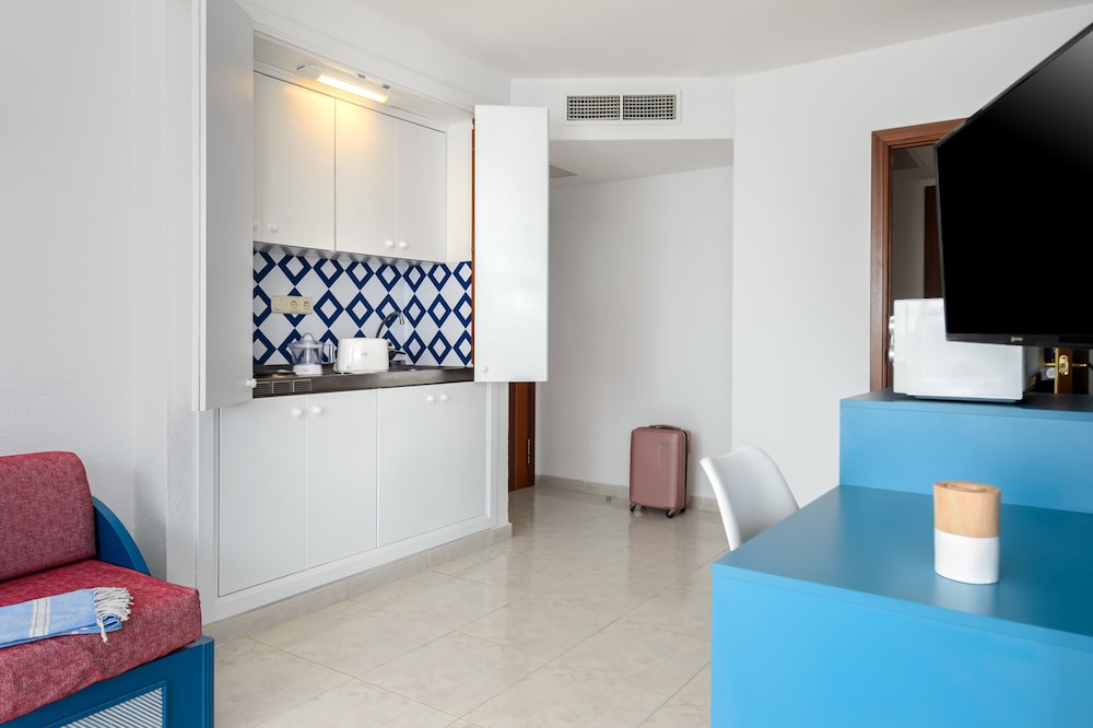 Apartamentos Vibra Jabeque Soul — Hotel rooms in Playa d'en Bossa, Balearic Islands