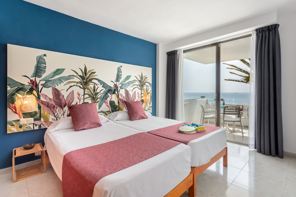Apartamentos Vibra Jabeque Soul — Hotel rooms in Playa d'en Bossa, Balearic Islands