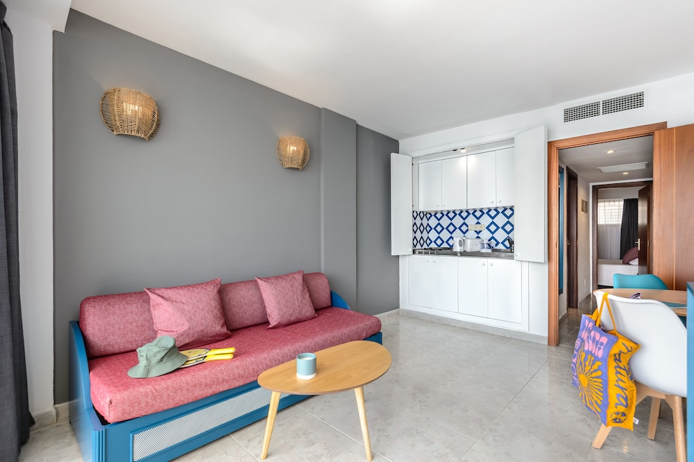 Apartamentos Vibra Jabeque Soul — Hotel rooms in Playa d'en Bossa, Balearic Islands