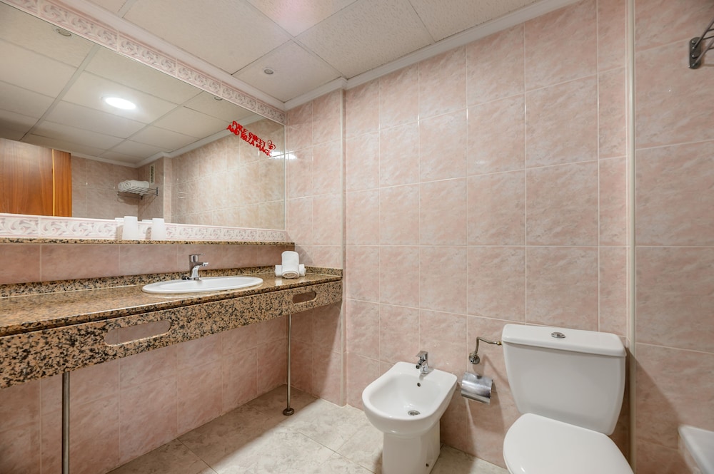 Apartamentos Vibra Jabeque Soul — Hotel rooms in Playa d'en Bossa, Balearic Islands