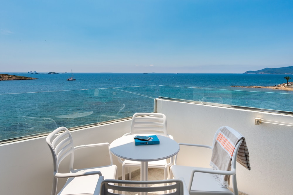 Apartamentos Vibra Jabeque Soul — Hotel rooms in Playa d'en Bossa, Balearic Islands