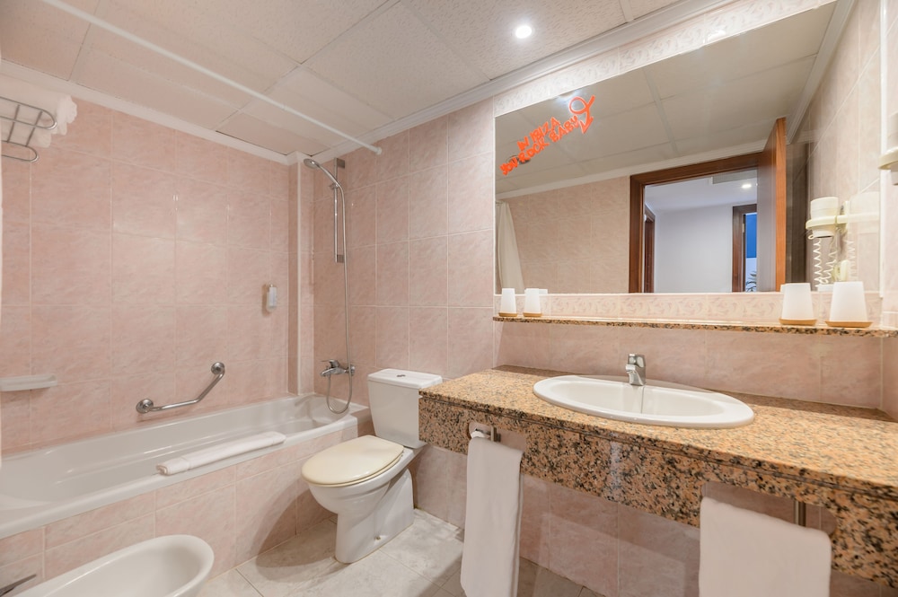Apartamentos Vibra Jabeque Soul — Hotel rooms in Playa d'en Bossa, Balearic Islands