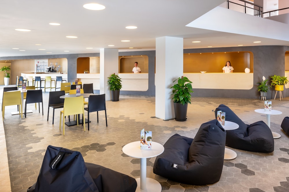 Apartamentos Vibra Jabeque Soul — Restaurant & bars in Playa d'en Bossa, Balearic Islands
