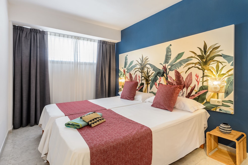 Apartamentos Vibra Jabeque Soul — Hotel rooms in Playa d'en Bossa, Balearic Islands