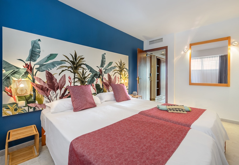 Apartamentos Vibra Jabeque Soul — Hotel rooms in Playa d'en Bossa, Balearic Islands