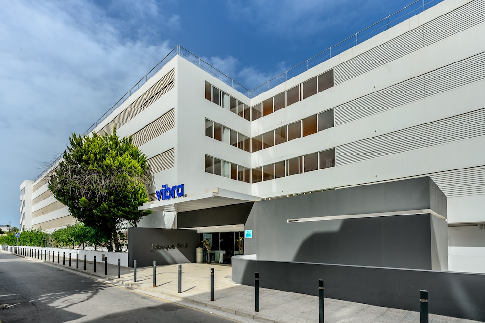 Apartamentos Vibra Jabeque Soul — Hotel building in Playa d'en Bossa, Balearic Islands
