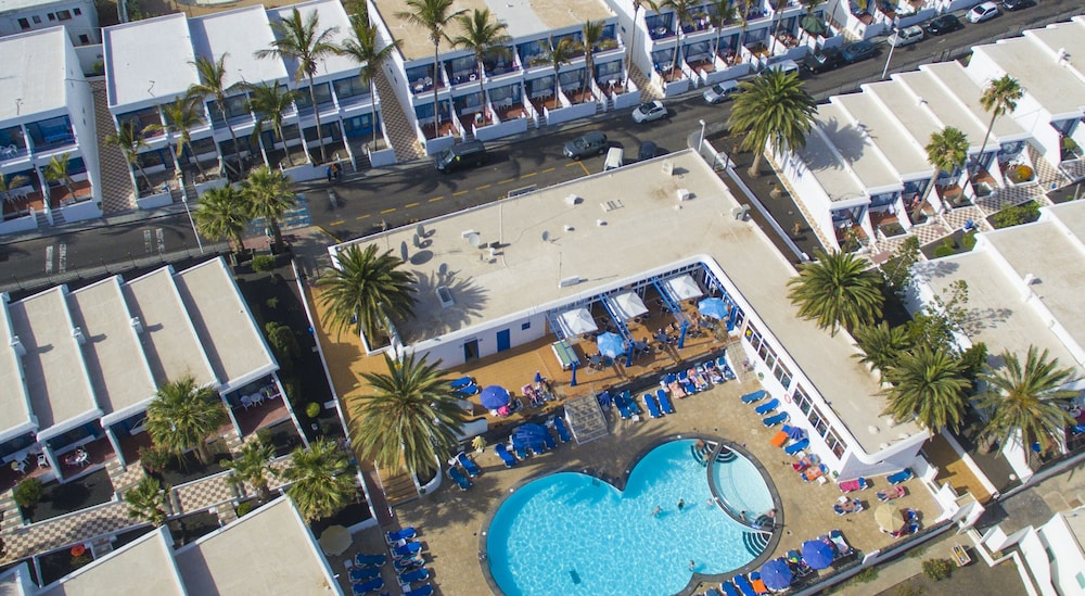 Apartamentos Jable Bermudas — Swimming pool in Puerto del Carmen, Canary Islands