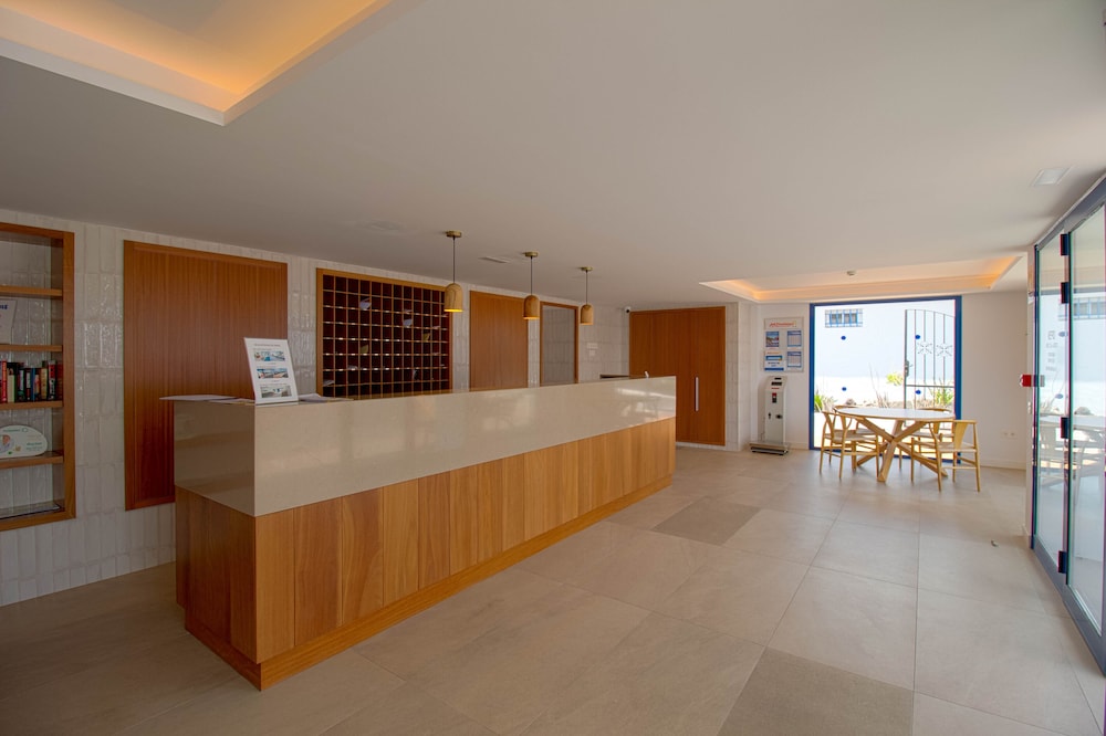 Apartamentos Jable Bermudas — Hotel building in Puerto del Carmen, Canary Islands