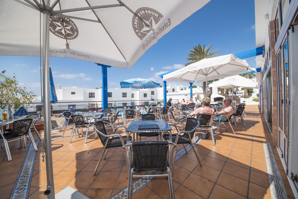 Apartamentos Jable Bermudas — Restaurant & bars in Puerto del Carmen, Canary Islands