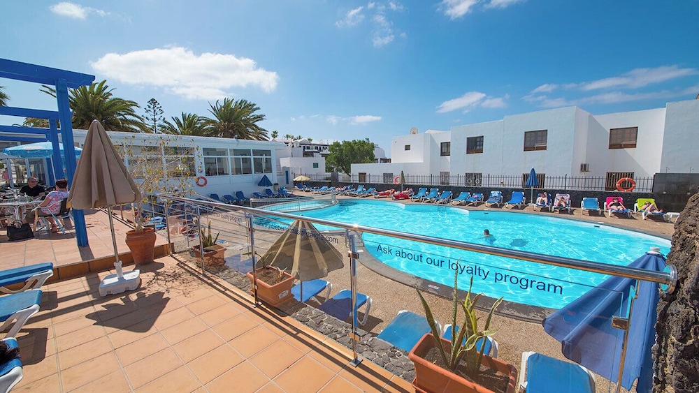 Apartamentos Jable Bermudas — Swimming pool in Puerto del Carmen, Canary Islands