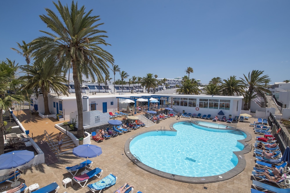 Apartamentos Jable Bermudas — Swimming pool in Puerto del Carmen, Canary Islands