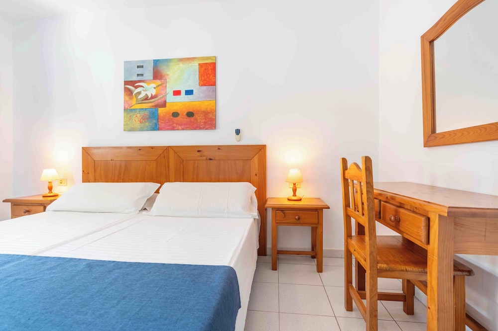 Apartamentos Jable Bermudas — Hotel rooms in Puerto del Carmen, Canary Islands