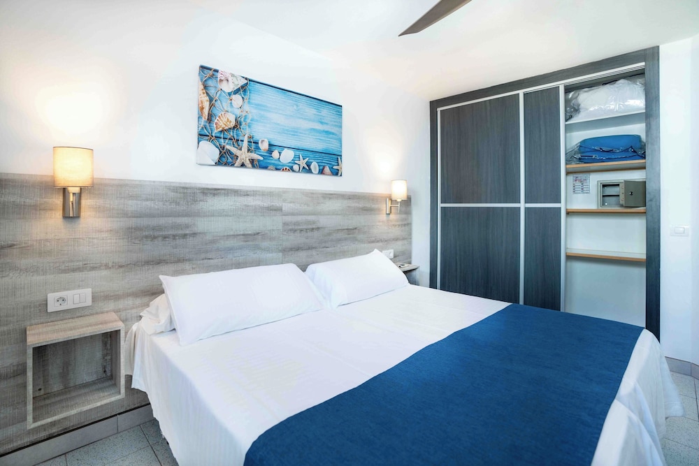 Apartamentos Jable Bermudas — Hotel rooms in Puerto del Carmen, Canary Islands
