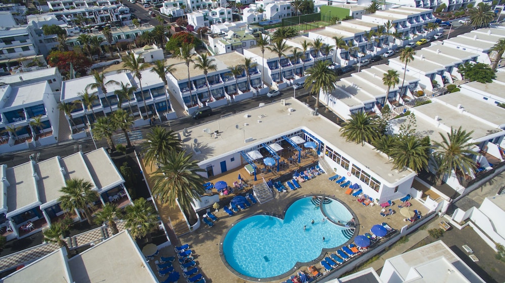 Apartamentos Jable Bermudas — Swimming pool in Puerto del Carmen, Canary Islands
