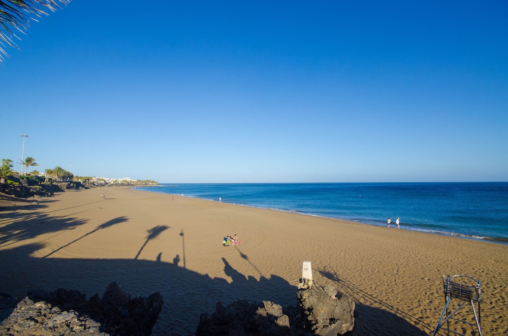 Apartamentos Jable Bermudas — Beach in Puerto del Carmen, Canary Islands