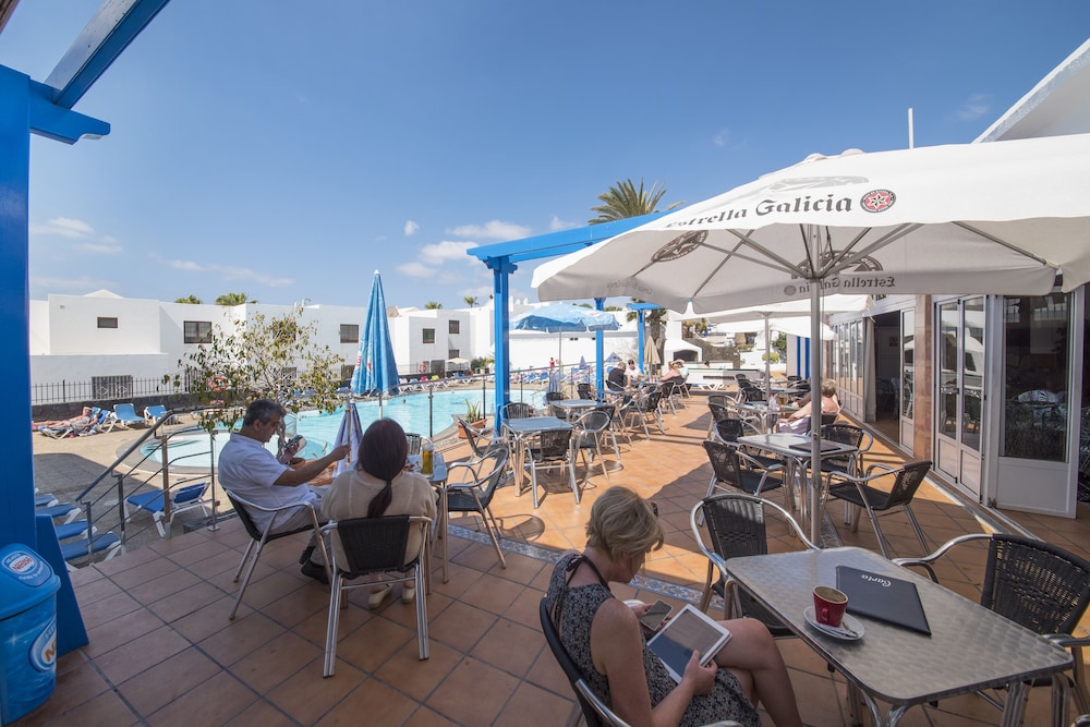 Apartamentos Jable Bermudas — Restaurant & bars in Puerto del Carmen, Canary Islands