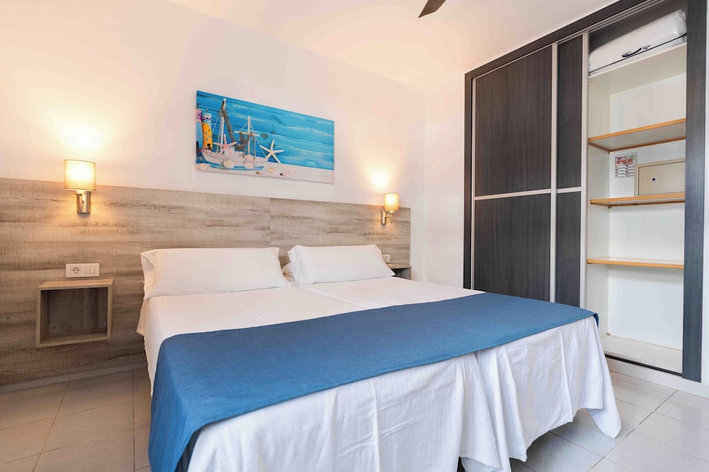 Apartamentos Jable Bermudas — Hotel rooms in Puerto del Carmen, Canary Islands