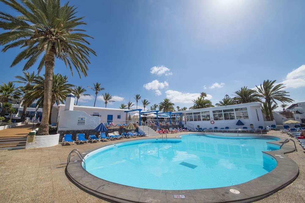 Apartamentos Jable Bermudas — Swimming pool in Puerto del Carmen, Canary Islands