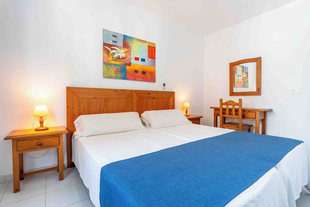 Apartamentos Jable Bermudas — Hotel rooms in Puerto del Carmen, Canary Islands