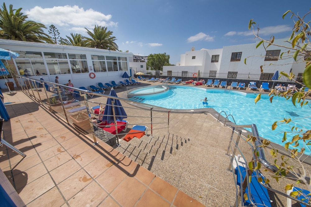 Apartamentos Jable Bermudas — Swimming pool in Puerto del Carmen, Canary Islands