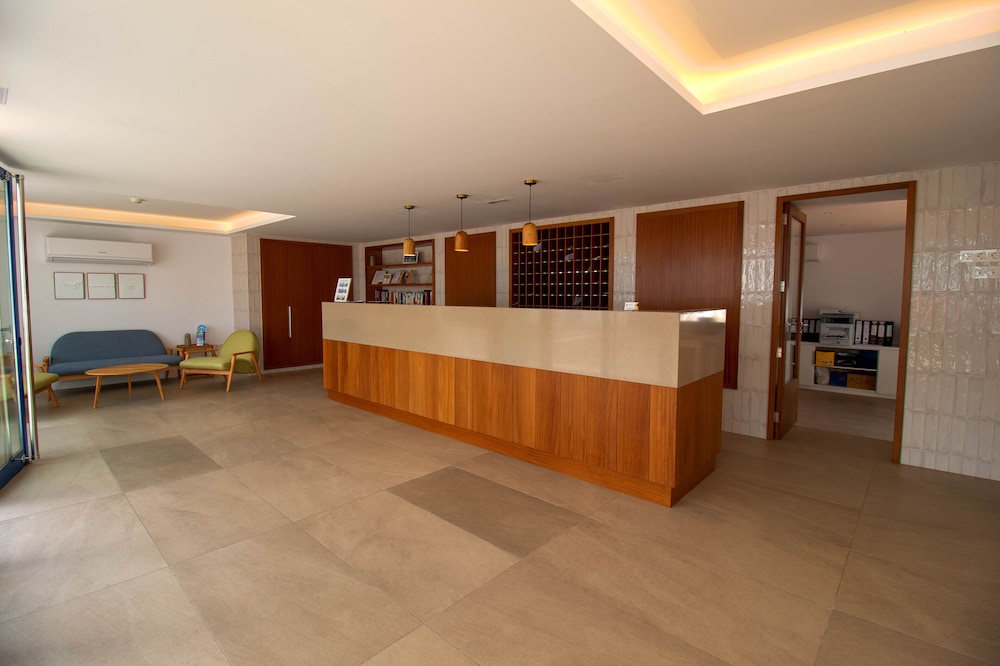 Apartamentos Jable Bermudas — Hotel building in Puerto del Carmen, Canary Islands