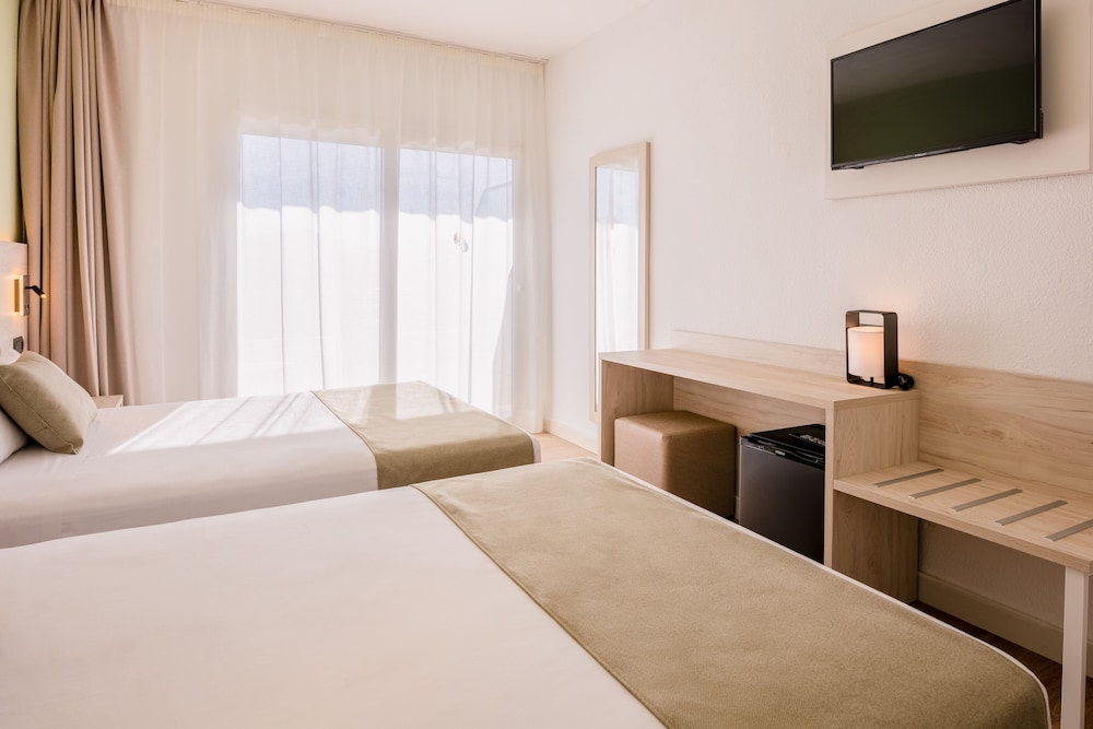Hotel Jaime I — Hotel rooms in Salou, Catalonia
